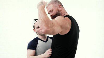 Hung young jock breeds hungry coachs tight bare hole - drtuber.com