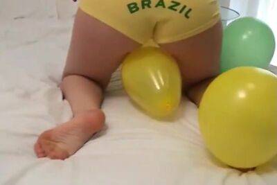 Young Blonde Slut Plays With Balloons Naked On Her Bed - upornia.com - Usa
