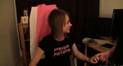 Sensational young gf craves for beef bayonet and gets it - drtuber.com